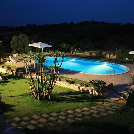 Trulli Fogliarella Guest House ออสตูนี ภายนอก รูปภาพ