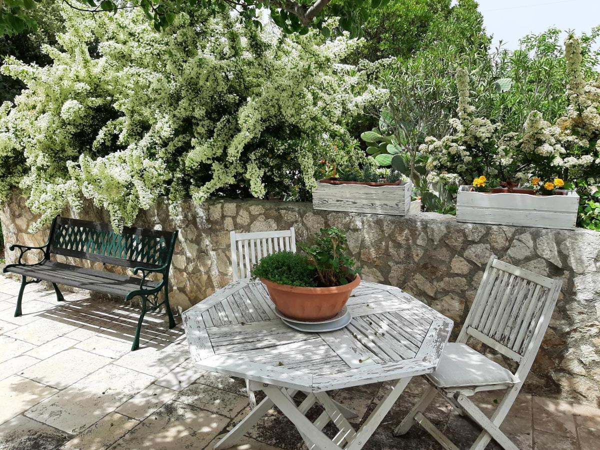 Trulli Fogliarella Guest House ออสตูนี ภายนอก รูปภาพ