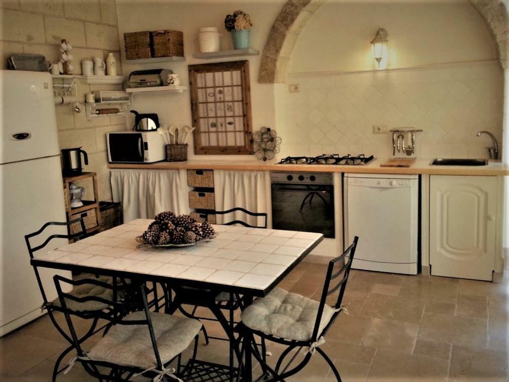 Trulli Fogliarella Guest House ออสตูนี ภายนอก รูปภาพ