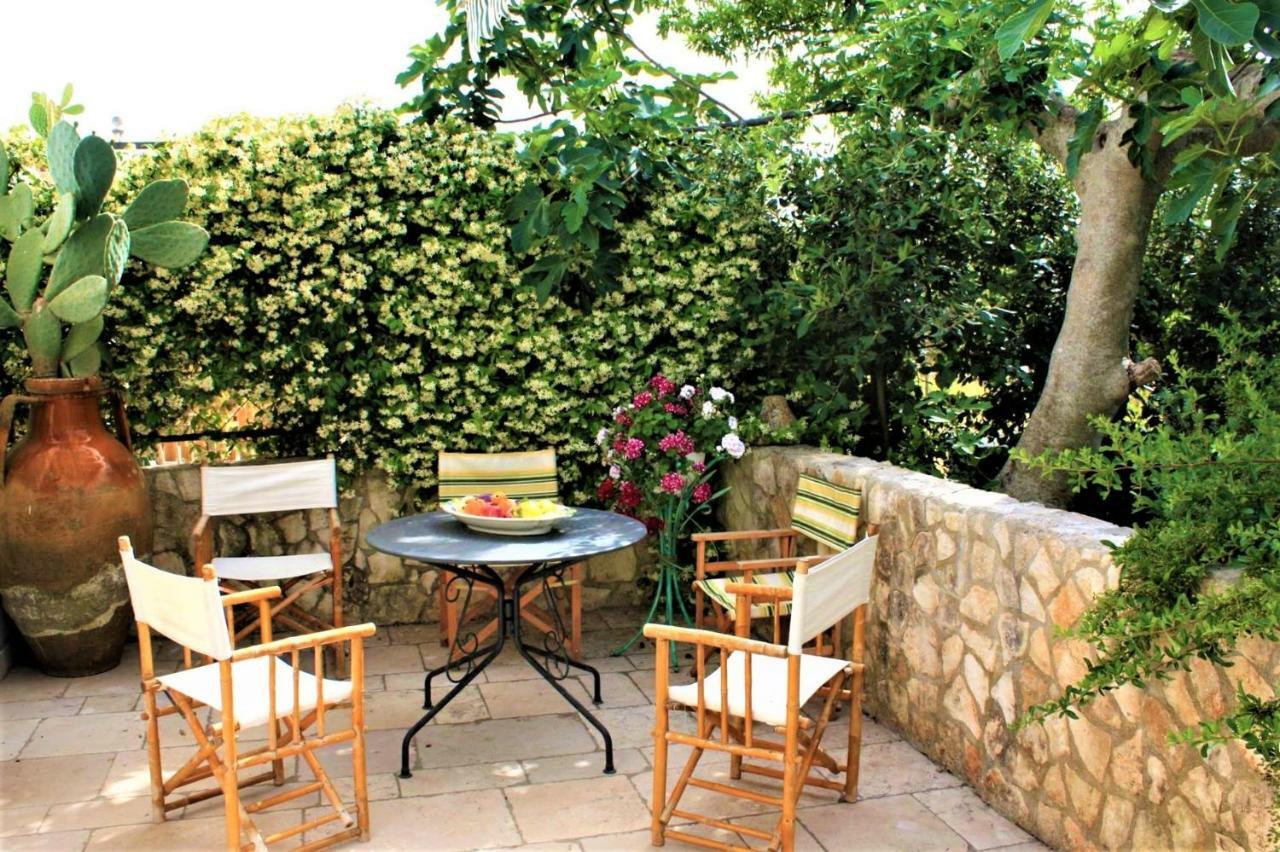 Trulli Fogliarella Guest House ออสตูนี ภายนอก รูปภาพ